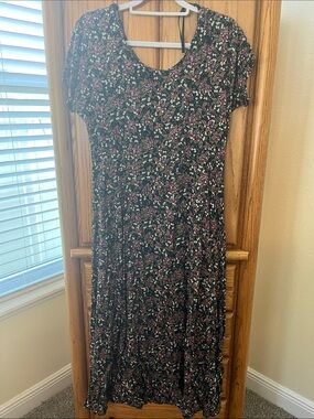 Floral Scoop Neck Maxi Dress in Black, Army Green and Purple